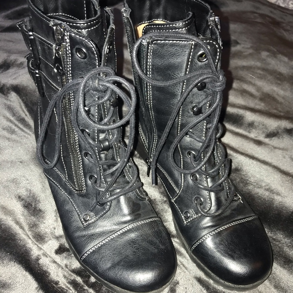 Black Guess ankle boots